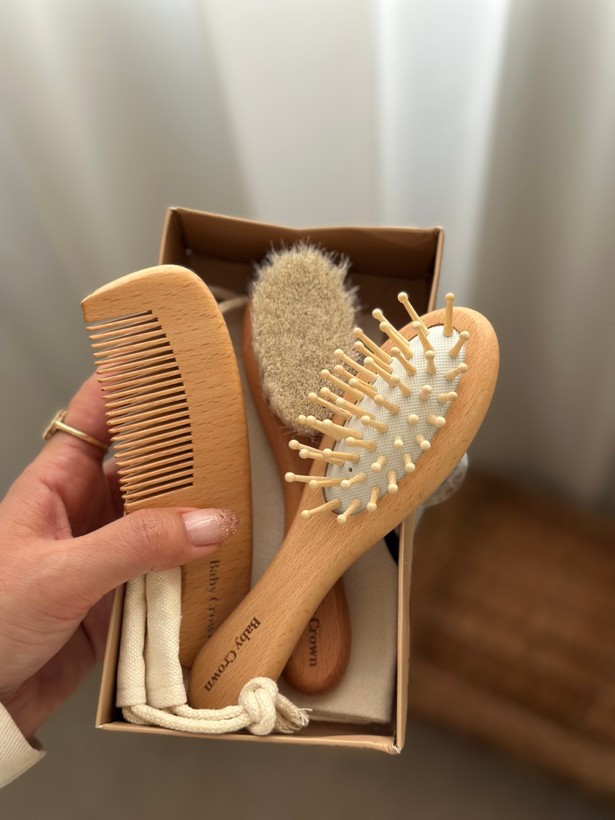 شانه و برس چوبی نوزاد